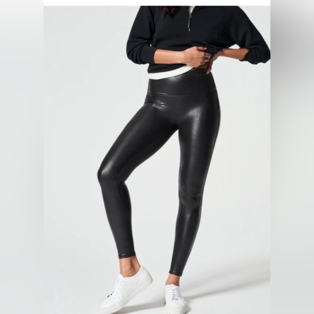 SPANX‎ Shiny Black Leggings M